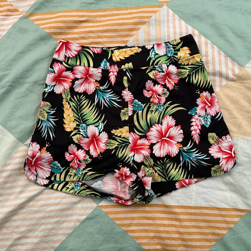 Hibiscus tropical sourpuss shorts
